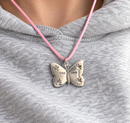 wingwave Schmetterlingsanhänger mit buntem Schmuckband